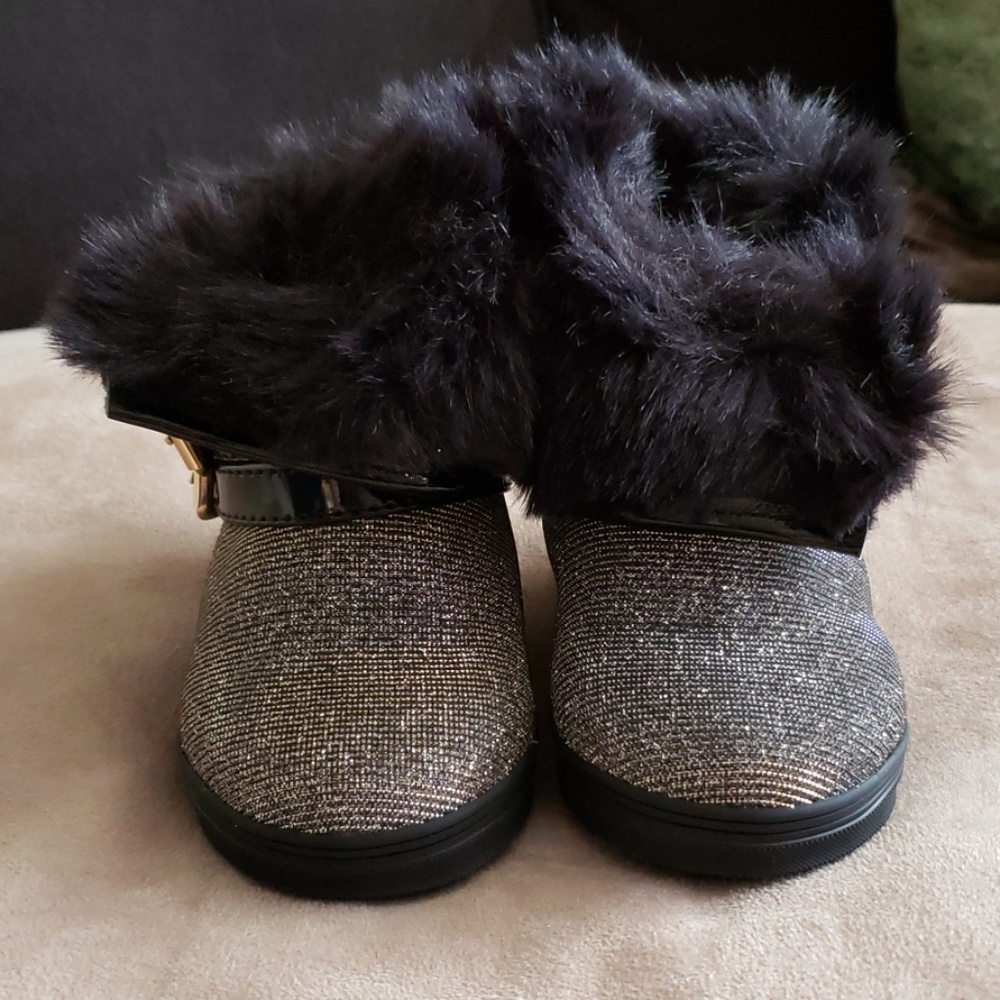 NWB Stuart Weitzman Baby snow shoes